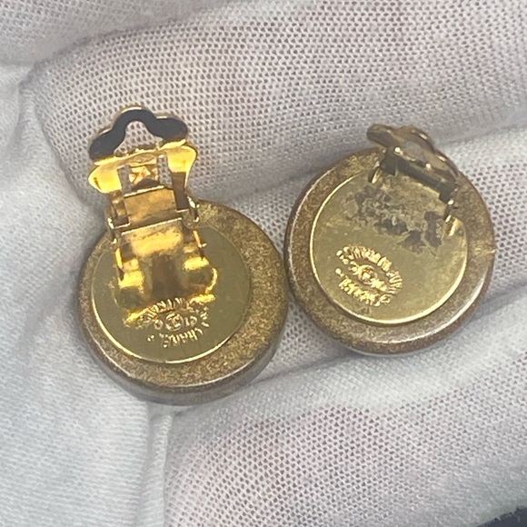 Chanel Vintage Lucite Amber Four Leaf Clip On Earrings - Picture 14 of 16